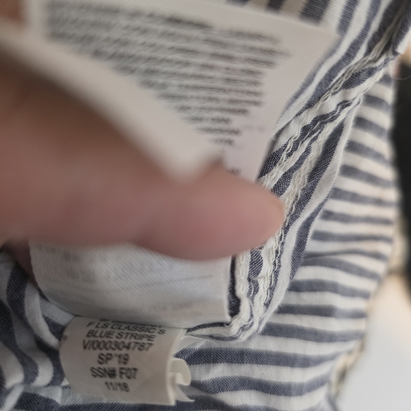 ⭐️40% Off⭐️ Old Navy The Classic Shirt in  Blue Stripe - Picture 14 of 14